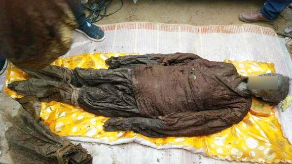 古墓中发现28名少女尸体,个个赤身裸体,生前经历不可言喻的痛苦