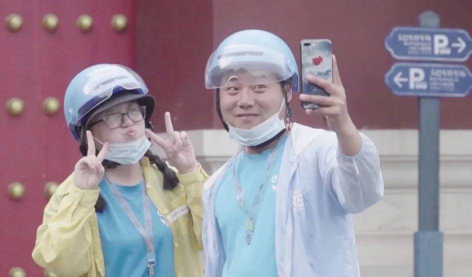 当明星之前，先去横店送外卖