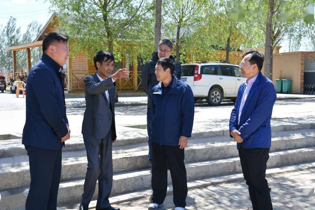 内蒙古日报社副总编辑相恒义一行来青山区调研采访