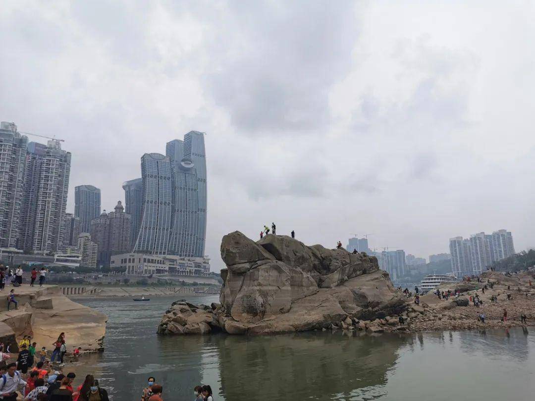 挤爆了重庆一网红景点打卡游客太多于是官方做了这个决定
