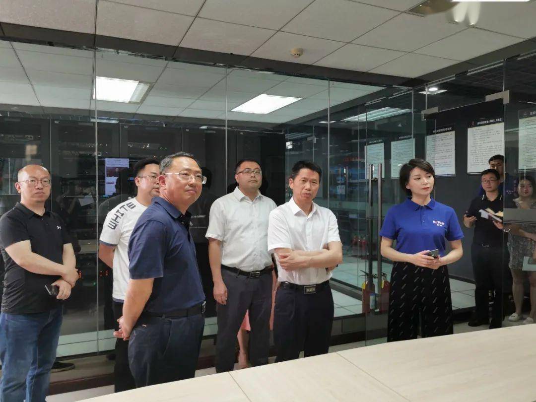 市委常委宣传部部长王忠臣到市广播电视台调研媒体融合发展