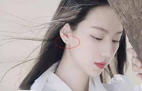 耳垂有痣是哪个位置 59f032fd821a44b999644c2fec6a3e84.jpeg