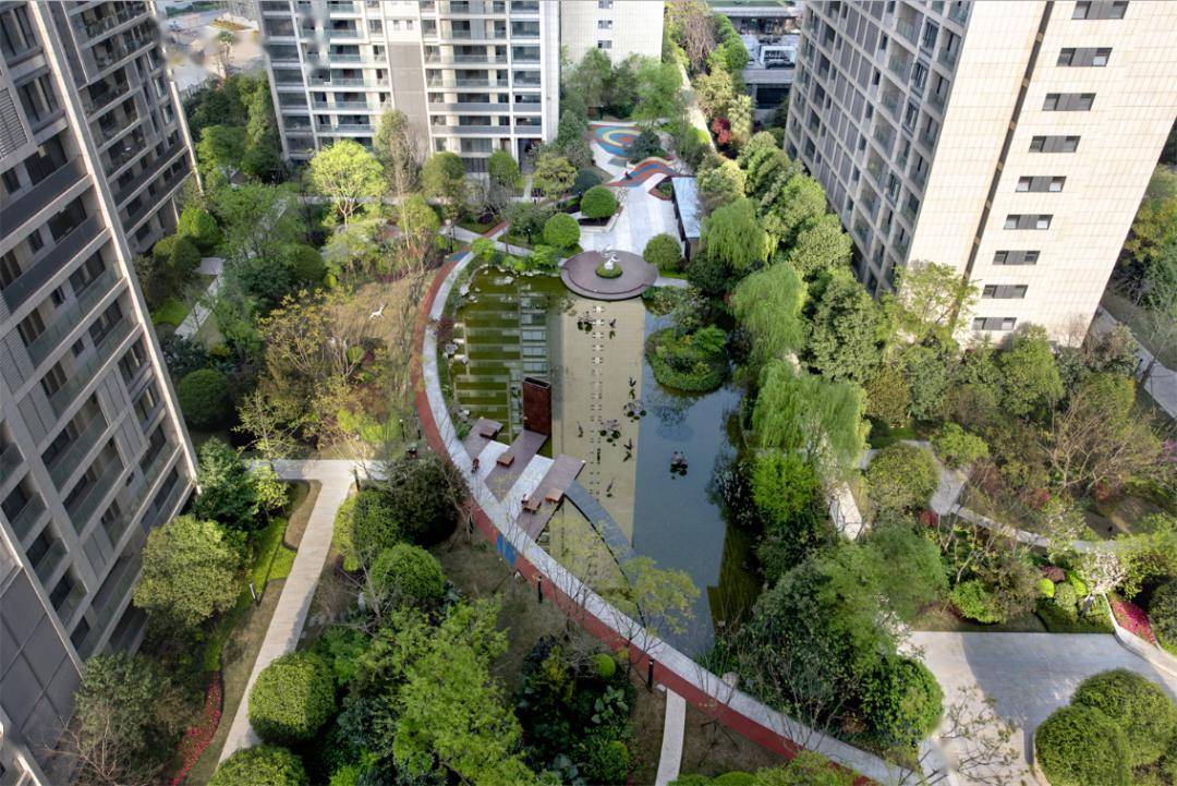 △成都伊泰天骄运动跑道实景图
