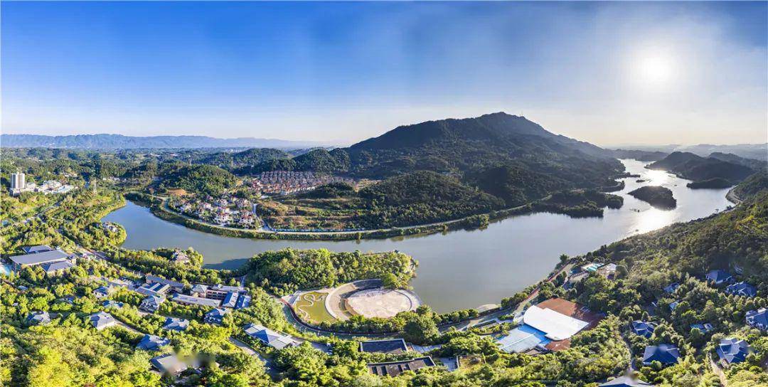 《西岭雪山鸳鸯池》