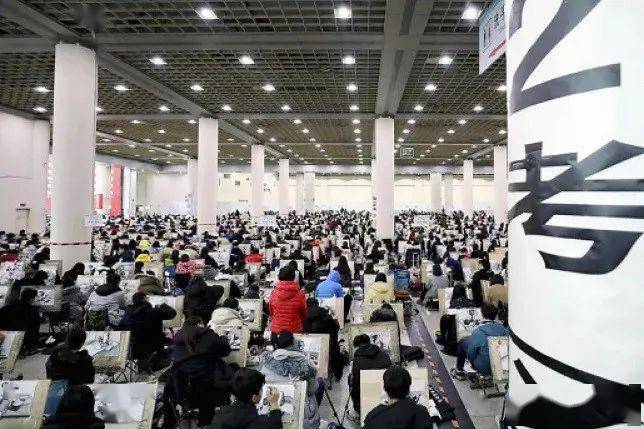 疫情■疫情下的考生：慌乱中“突围”