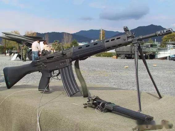 30年首次!日本发布20式突击步枪,长得和中国新枪有点像?
