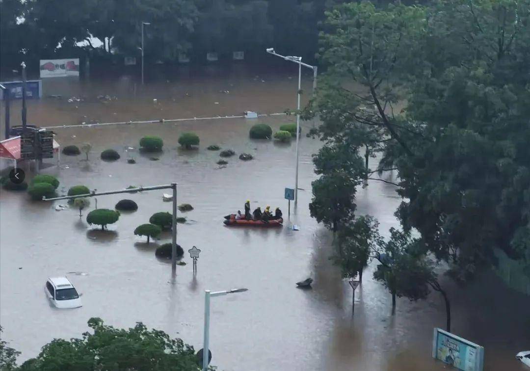 东莞半夜大暴雨 电闪雷鸣!多地水浸变水城,未来的天气