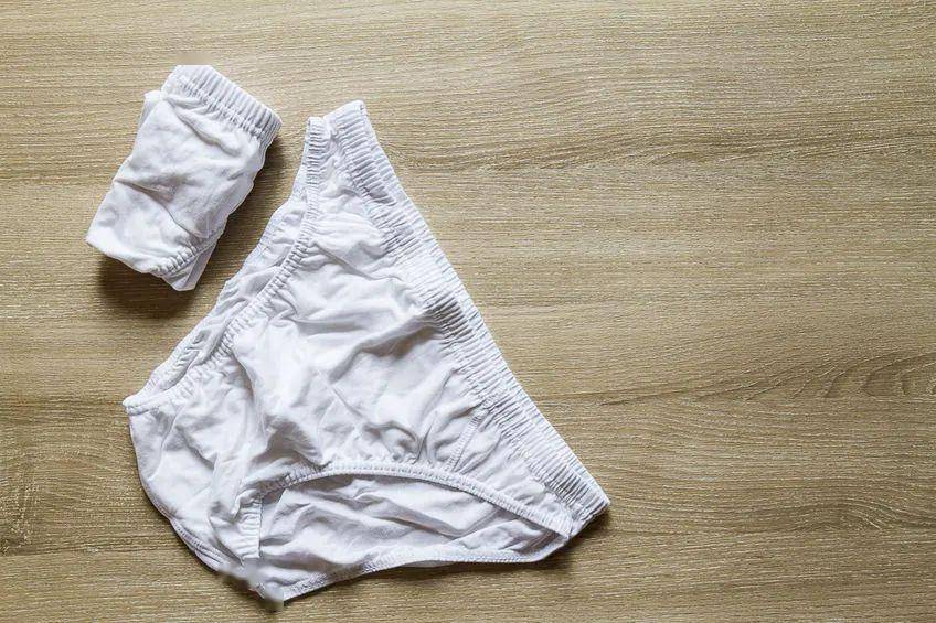 男性内裤上所谓的"脏东西",通常是沾染的尿渍或大便