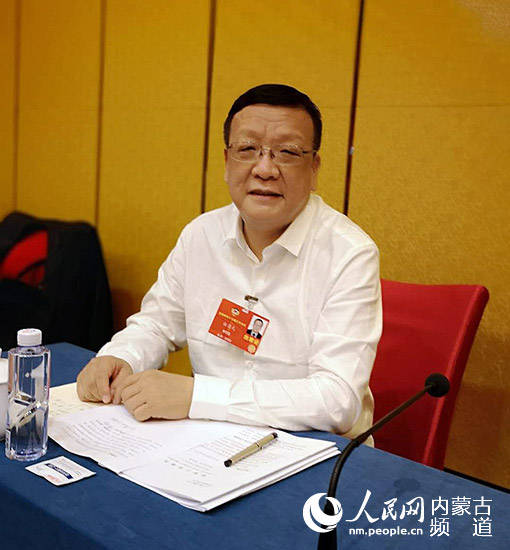 白清元委员:加大扶持力度为个体工商户纾困解难