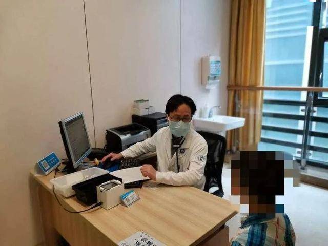 『男孩』频频咳嗽吓坏老师家长，原来是这个病5岁男孩刚开学没两天