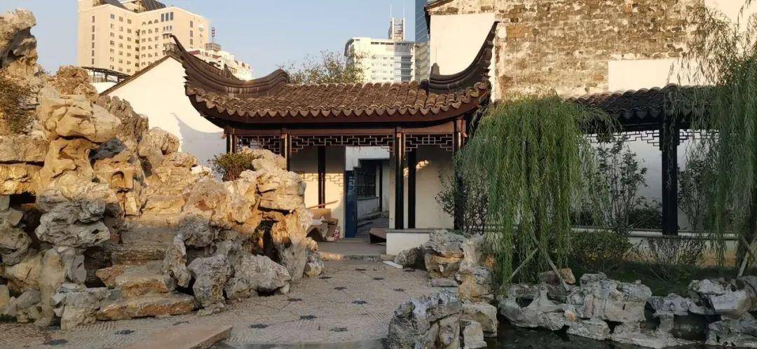 沈小明为常州青果巷里的赵家花园打造的古建长廊