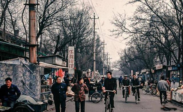 一组老照片:1987年山西太原生活场景,路边的羊肉串才一毛钱一串