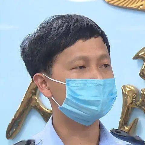 『报警』4岁男孩3岁女孩手牵手“兜风”到岛内~司机见状报警！，