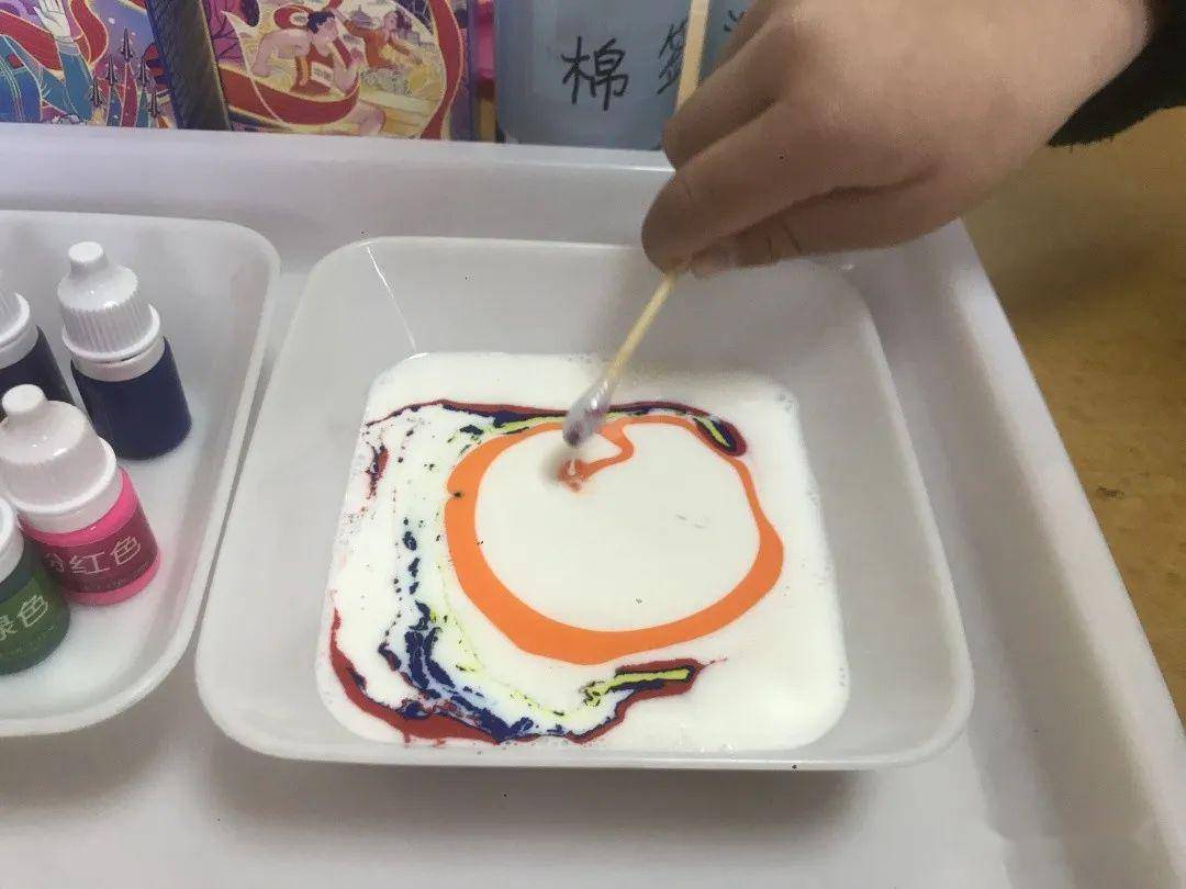 【小班】《多彩的牛奶》＆《玩具洗澡》