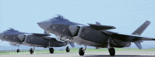 带着火箭模型和卫星模型 还有战斗机模型来南充了 …… 高达6米的