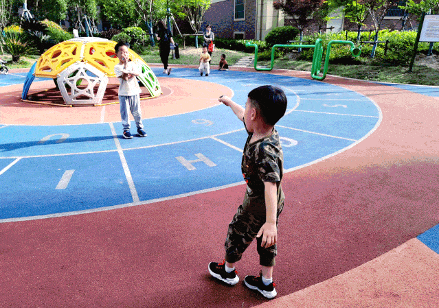 公元壹号街景直击!看神兽归笼……