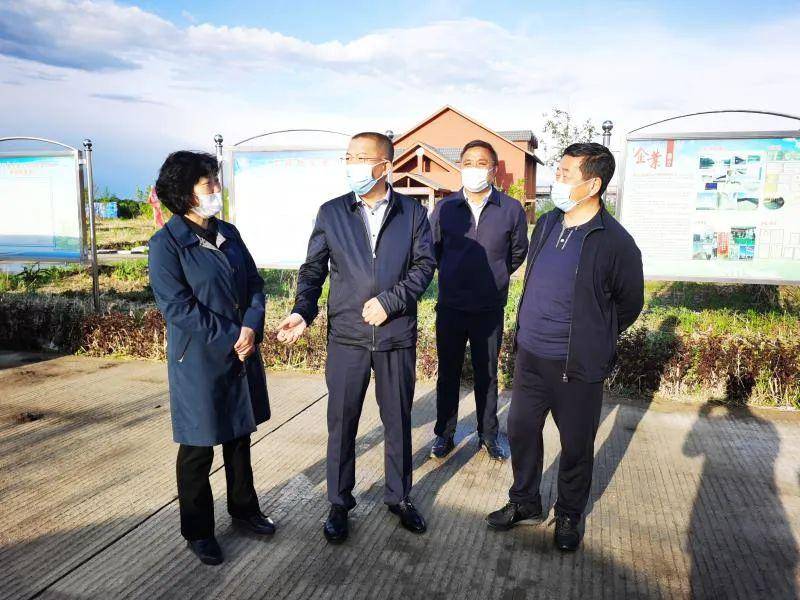 李泰峰来我县调研脱贫攻坚和基层党建工作