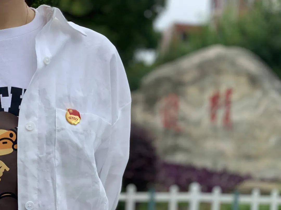 青春聚力我与团旗团徽合个影摄影作品投票开始啦