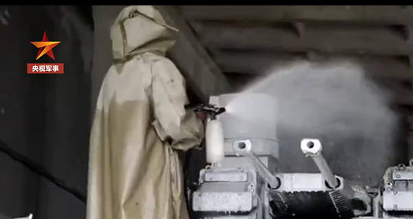 俄罗斯部队恢复胜利日阅兵彩排，训练场武器装