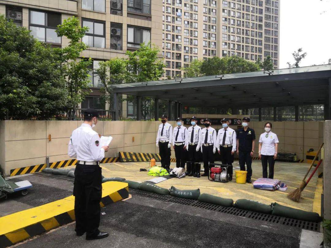 闻风而动未雨绸缪宁波万科物业防汛工作持续进行中