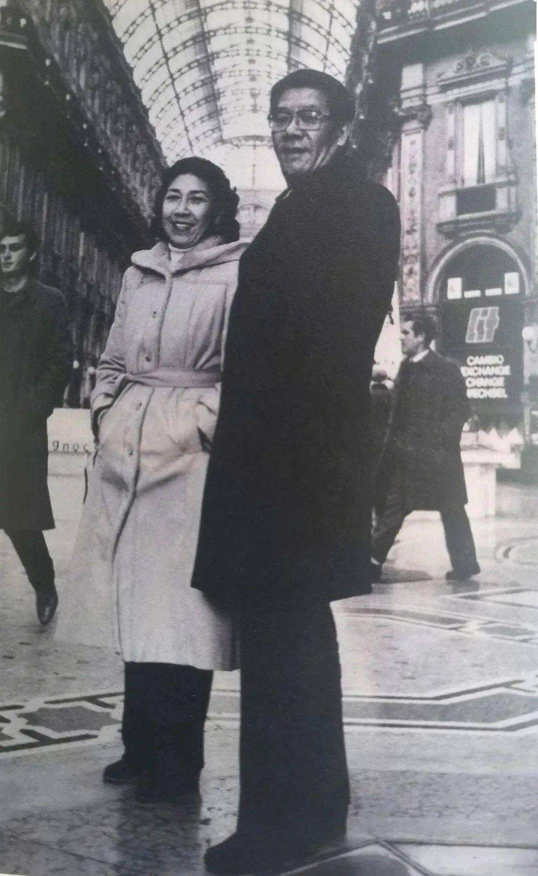 夫妻双双考入 曹禺,李玉茹夫妇和吴世良,英若诚夫妇在曹禺家 中,1980