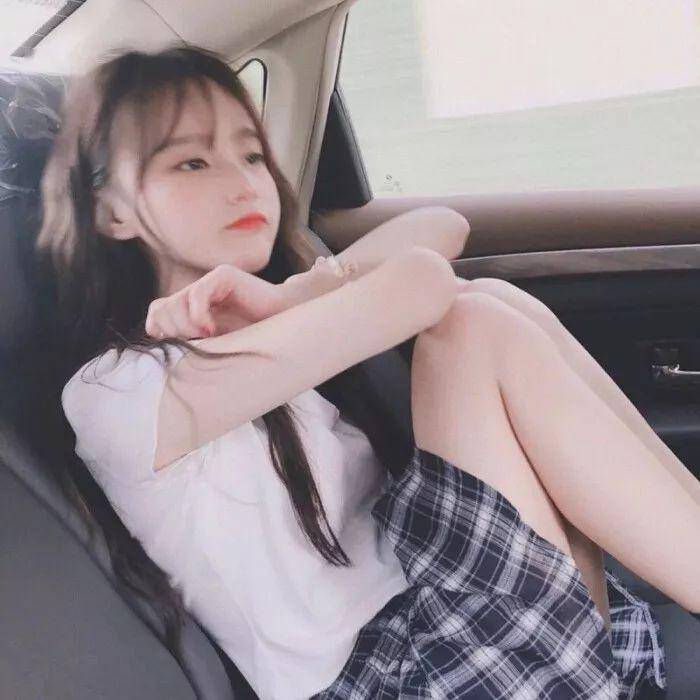 白色系女生头像