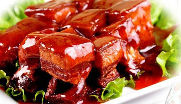 2.油腻食物有胃病的人不宜吃过于油腻的食物，高脂肪、油炸的食物都应该