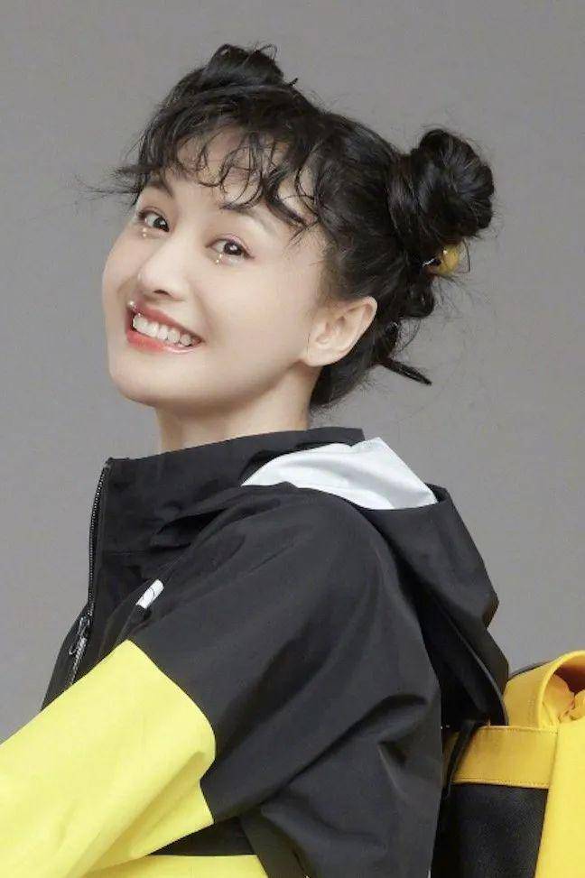比起郑爽的泡面刘海她的可人眼泪妆更抢镜