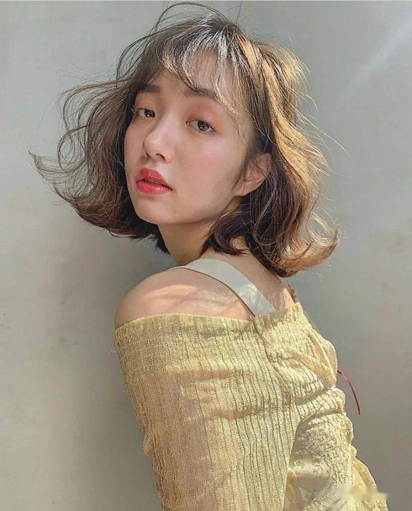 慵懒发型卷发教程 a68664a3724e42cbbe8dd08bbade6b33.jpeg