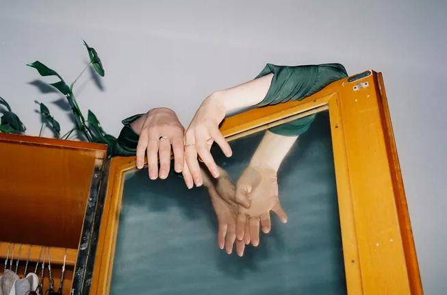 也不是无情的谩骂,更不是心生怨恨,而是对你不理不睬,冷淡无比