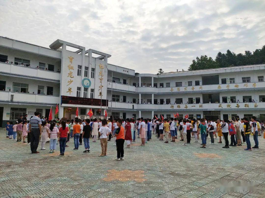 爱圆镇人口_人口普查图片
