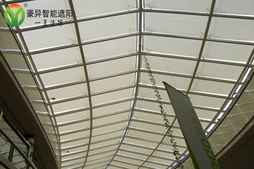 玻璃采光顶室内电动遮阳帘fss电动天棚帘看看人字顶上装的怎么样