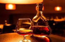 西方洋酒：白兰地、威士忌、伏特加之间到底有什么不同？
