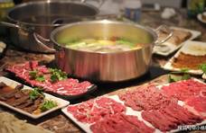 吃火锅时，垫在肉下的“生菜叶”有什么用？能吃吗？看完涨知识了