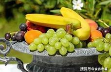 各国吃货炫富，日本黑西瓜，英国菠萝，果然中国默默拿出了这水果