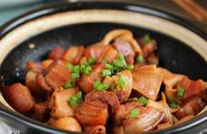 做红烧肉多加这两种食材，还没有开饭，孩子给吃掉了半锅