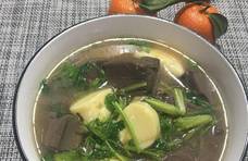 鸭血豆腐汤，鲜嫩可口，暖胃暖身