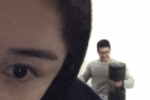 搞笑gif趣图:美女姑娘你男朋友很努力,你一定是过得很幸福