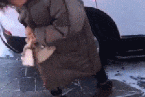 搞笑gif:这聊天内容让妹子猝不及防,网友:笑到生无可恋