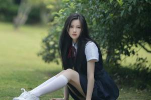 靓靓聊第162期:白丝美腿养眼温柔气质长发美女户外写真
