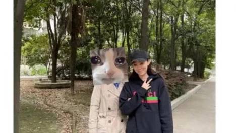 网友偶遇张小斐为李焕英扫墓 贾玲因拍戏未见现身