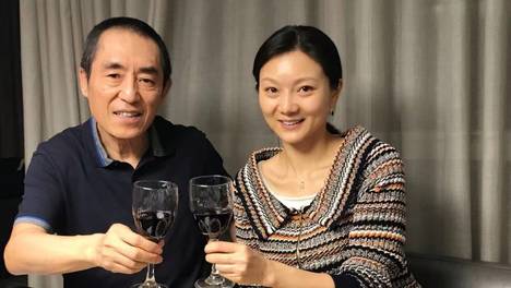 陈婷发文告白张艺谋，字里行间尽是让人心疼，为爱放弃一切值得吗