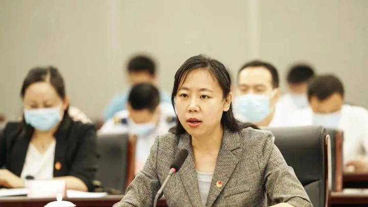 郑州多干部因擅自决定赋红码被处分,你认为处分过轻吗?