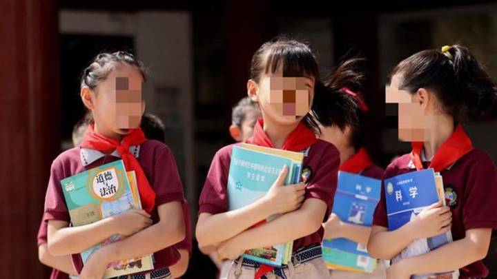 老师发现同事丑事,未报警反而加入,男老师是禽兽吗?