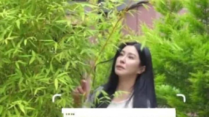 56岁王祖贤近况曝光,打扮少女脸部僵硬,五官变化大,你喜欢他吗?