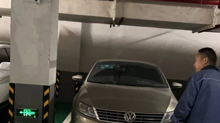 车位被人占着不肯挪开,业主无奈将车位焊上铁栏杆,你支持吗?