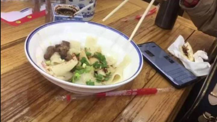 西安回民街6根面20元,你觉得贵吗?