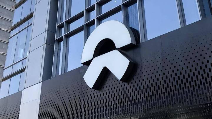 顾客驾驶蔚来试驾车冲上人行道,致一死一重伤,谁的责任更大?