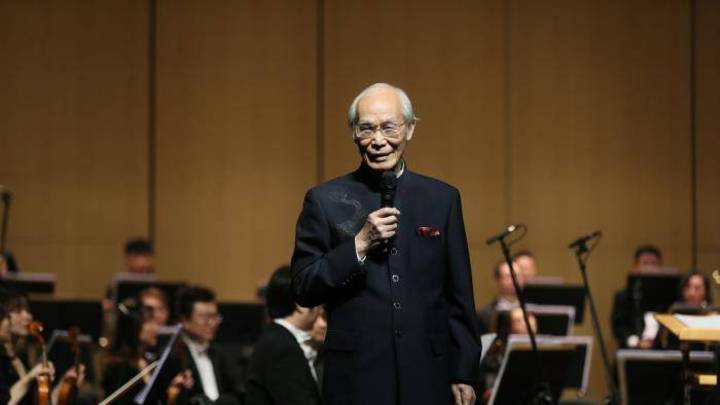 87岁中国指挥家卞祖善执棒诠释音乐之爱,你看过他的作品吗?