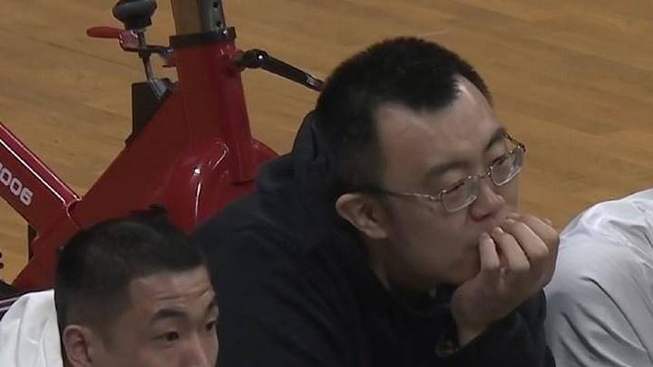 高诗岩现身球馆为辽宁加油,你怎么看?